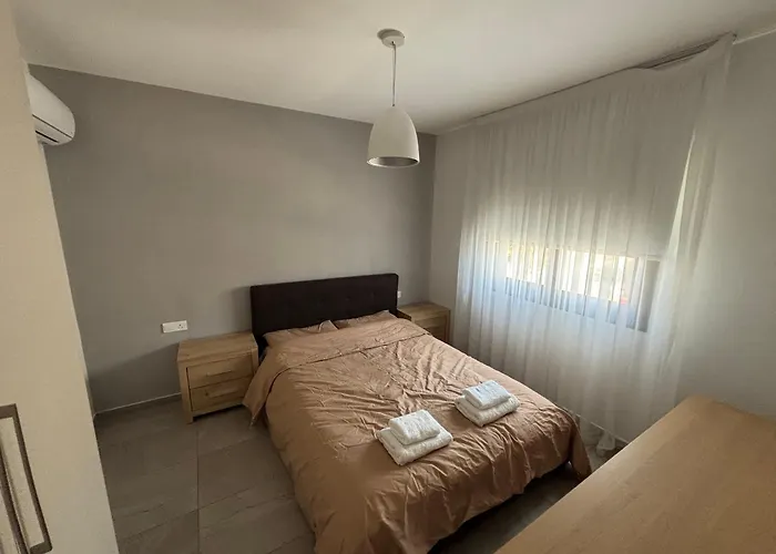 Mordern 2bd Perfect For Family Or Group アパート ラルナカ